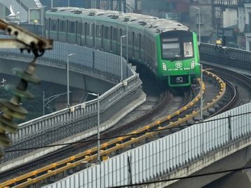 Từ 5 giờ sáng nay, 12.12, tàu Cát Linh - Hà Đông chính thức chạy thử 20 ngày vận hành toàn hệ thống để hoàn tất các công đoạn nghiệm thu, trước khi vận hành thương mại /// Ảnh Ngọc Thắng