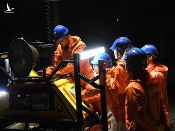 Lực lượng chức năng tham gia cứu hộ tại mỏ than Điếu Thủy Động, Trùng Khánh, Trung Quốc, ngày 5/12. Ảnh: AFP.