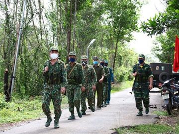 Lực lượng biên phòng tuần tra kiểm soát trên tuyến biên giới tỉnh Tây Ninh /// ẢNH: GIANG PHƯƠNG