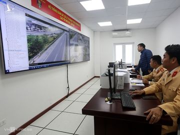 Trung tâm điều khiển hệ thống camera trên cao tốc Nội Bài-Lào Cai. Ảnh: Bá Đô