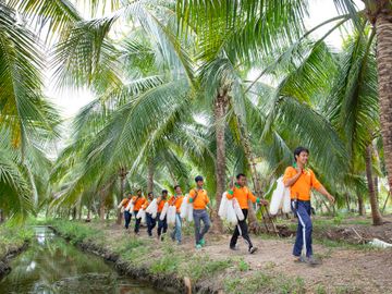 Cô gái Khmer làm thuê kiếm tiền học giờ thành bà chủ công ty