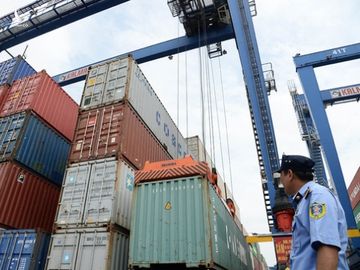 Chuyện khó tin: Xuất khẩu nông sản Việt giảm hơn một nửa vì thiếu... container - Ảnh 1.