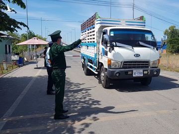 Khởi tố vụ án, điều tra đường dây đưa người nhập cảnh trái phép liên quan bệnh nhân 1440 - Ảnh 2.