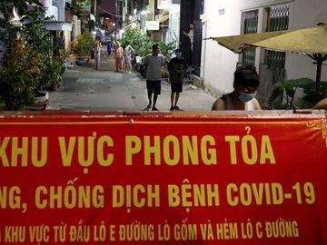 Phong tỏa khu lô E, lô C đường Phạm Văn Chí, P.7, Q.6