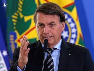 Tổng thống Brazil Jair Bolsonaro phát biểu tại Brasilia hôm 26/11. Ảnh: Reuters.