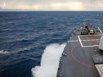 Tàu khu trục USS John S. McCain hoạt động tại Biển Đông ngày 22.12 /// Hải quân Mỹ