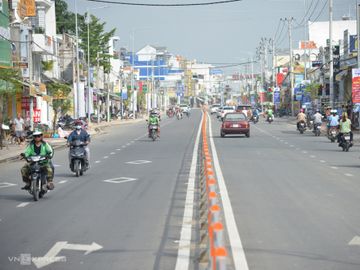 Đường Tô Ký hoàn thành mở rộng đoạn 2,4 km ở huyện Hóc Môn, ngày 3/10. Ảnh: Gia Minh.