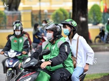 Sau Grab, Gojek cũng tăng 8-10% giá cước - 1