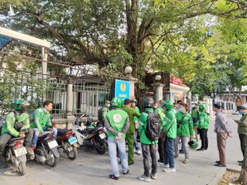 Grab nói gì khi tài xế tắt app, tập trung kiến nghị không tăng mức khấu trừ? - Ảnh 2.