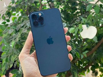 Người Việt cần làm việc bao nhiêu ngày để mua iPhone 12?