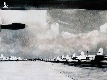 Chiến binh bầu trời - Kỳ 1: Máy bay vận tải ném bom - ảnh 1