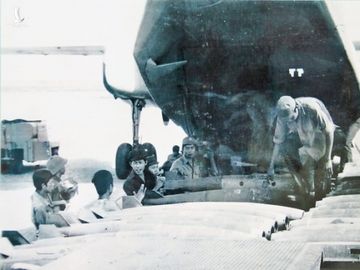 Chiến binh bầu trời - Kỳ 1: Máy bay vận tải ném bom - ảnh 5
