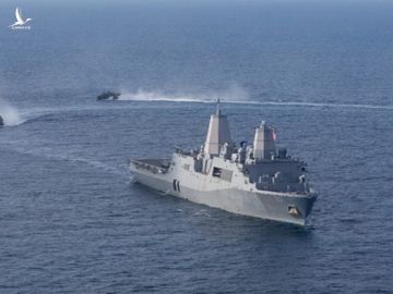 Nhóm tàu đổ bộ tấn công USS Makin Island tập trận tại Biển Đông hôm 11.12 /// DIVDS