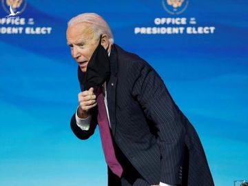 Nhà báo tháp tùng ông Biden mắc Covid-19