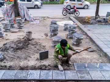 Ôtô đi lên vỉa hè thì đá nào cũng vỡ - Ảnh 6.
