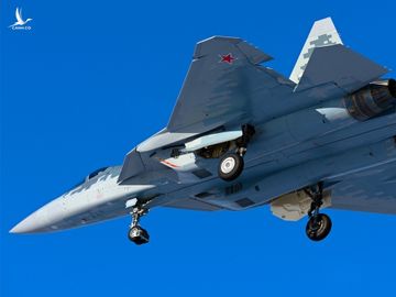 Tiêm kích Su-57 hạ cánh tại Akhtubinsk hồi giữa tháng 12. Ảnh: Russian Planes.