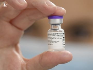 Một liều vaccine do Pfizer-BioNTech phát triển. Ảnh: AFP.