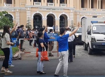 Những hình ảnh “biết nói” tại phiên tòa xét xử ông Đinh La Thăng và đồng phạm - Ảnh 10.