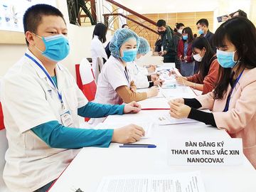 WHO giải thích về các giai đoạn thử nghiệm vaccine COVID-19 - ảnh 1