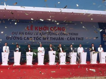 Thủ tướng phát lệnh khởi công tuyến cao tốc Mỹ Thuận - Cần Thơ - Ảnh 2.