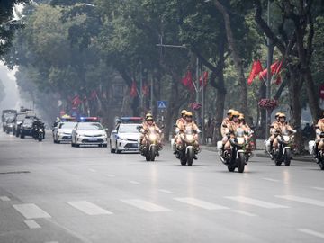 cong an Ha Noi ra quan anh 7