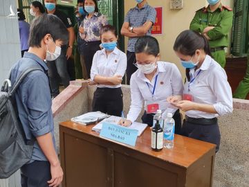 Covid-19 phức tạp, Chánh án Nguyễn Hòa Bình yêu cầu nóng với Tòa Quảng Ninh, Hải Dương - Ảnh 2. Covid-19 phức tạp, Chánh án Nguyễn Hòa Bình yêu cầu nóng với Tòa Quảng Ninh, Hải Dương - Ảnh 2.
