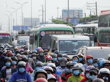 Từ 16h chiều 3-1, cửa ngõ miền Tây của Sài Gòn đông dần, trái cây, gà qué đu xe - Ảnh 8.