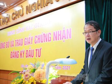 Ông Trác Hiến Hồng, Tổng giám đốc Tập đoàn Khoa học kỹ thuật Hồng Hải (Foxcom) tại Việt Nam phát biểu tại buổi trao giấy chứng nhận đầu tư