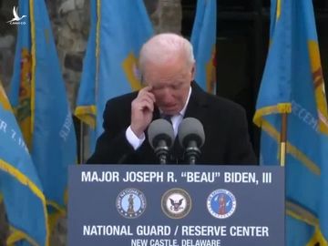 Biden bật khóc khi tạm biệt quê hương