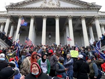 Biểu tình ở Tòa nhà Quốc hội tại Washington DC ngày 6/1 (giờ Mỹ). Ảnh: Getty