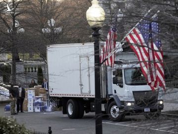 Ông Trump thu dọn đồ đạc rời khỏi Nhà Trắng ra sao? - Ảnh 1.