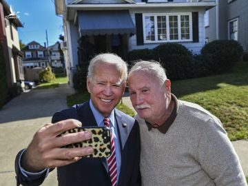 Joe Biden từng trở lại căn nhà này trong suốt những chuyến công tác, hay vận động tranh cử tại Scranton. Ngoài Joe Biden, Scranton còn là quê hương của nhiều người Mỹ nổi tiếng như tác giả cuốn sách Quỷ dữ mặc đồ Prada Lauren Weisberger, đồng sáng lập chuỗi siêu thị Woolworths Charles Sumner Woolworth, vận động viên trượt băng nghệ thuật Adam Rippon... Ảnh: AP