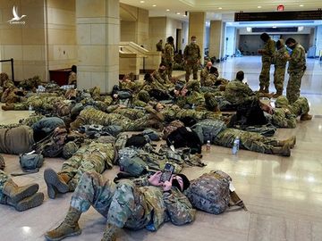 Hàng trăm vệ binh ngủ trên sàn nhà quốc hội Mỹ - 5