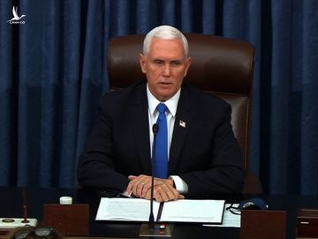 Phó tổng thống Mỹ Mike Pence tiếp tục chủ trì phiên họp sau thời gian bị gián đoạn. Ảnh: Senate TV.