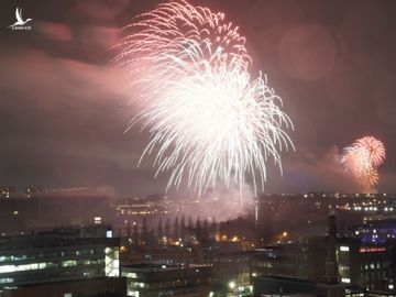 Năm mới ở Anh: Chuông đồng hồ Big Ben reo nhưng không ai ra đường - Ảnh 6.