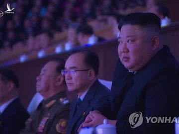 Bóng hồng đặc biệt vừa xuất hiện phía sau ông Kim Jong-un - Ảnh 3.