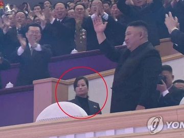 "Bóng hồng" đặc biệt vừa xuất hiện phía sau ông Kim Jong-un