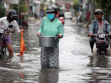 Đường phố ở Q.Thủ Đức, TP.HCM bị ngập sau cơn mưa hồi tháng 5.2020. /// Ảnh: Ngọc Dương