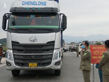 Tỉnh Quảng Ninh lập chốt kiểm tra y tế ở giáp ranh tỉnh Hải Dương /// ẢNH: LÊ TÂN