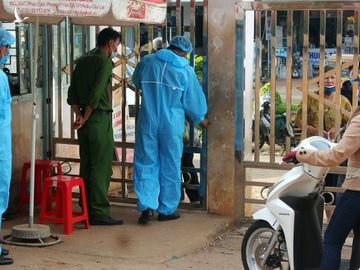Bệnh viện đa khoa Gia Lai bị phong tỏa, sáng 2/2. Ảnh: Trần Hóa.