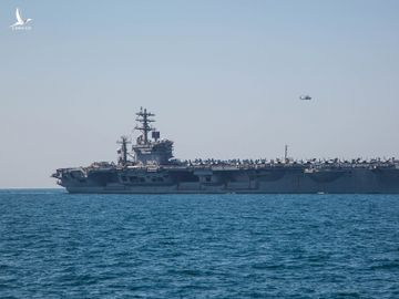 Tàu sân bay USS Nimitz rời Bahrain sau chuyến thăm cảng hồi tháng 10/2020.