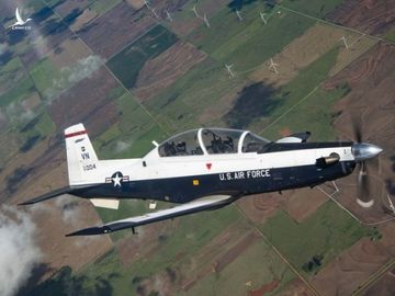 Máy bay tuabin cánh quạt T-6A Texan II được Không quân Mỹ sử dụng trong đào tạo phi công cơ bản /// Không quân Mỹ