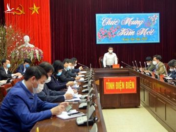 Ông Nguyễn Văn Thắng, Bí thư Tỉnh ủy Điện Biên, chỉ đạo tại cuộc họp /// Ảnh An Chi