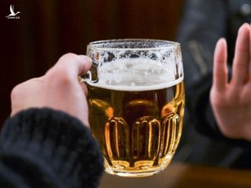 Trước khi uống rượu bia ngày Tết, người dân cần biết thông tin này - 1