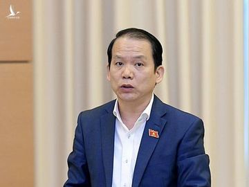 Chủ nhiệm Ủy ban Pháp luật Hoàng Thanh Tùng trình bày báo cáo thẩm tra về đề xuất của Chính phủ /// Ảnh Nguyên Mạnh