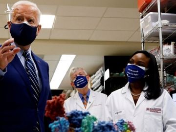 Tổng thống Mỹ Joe Biden phát biểu tại Viện Y tế Quốc gia ở Bethesda, Maryland, ngày 11/2. Ảnh: Reuters.