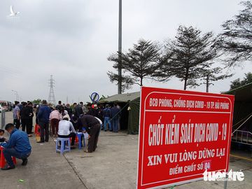 Chốt kiểm soát tại các cửa ngõ thành phố Hải Phòng tiếp tục tăng cường kiểm soát người ra vào, đặc biệt tại khu vực giáp ranh tỉnh Hải Dương.