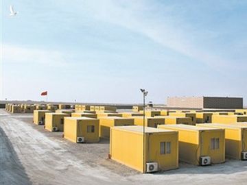 Quân đội Trung Quốc dựng doanh trai di động bằng container