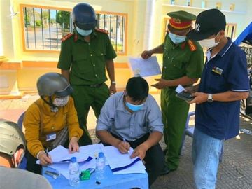 59 người ở Bạc Liêu không đeo khẩu trang, bị phạt 118 triệu đồng - 1