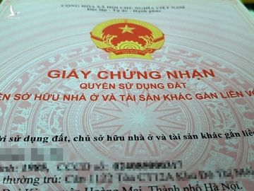 Giấy chứng nhận quyền sử dụng đất cấp cho các hộ dân hiện nay. Ảnh: Phương Sơn